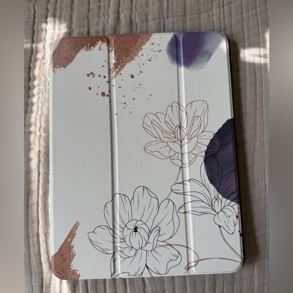 IPAD CASE ABSTRACT DESIGN MAGNETIC CLOSURE AND PEN SLOT